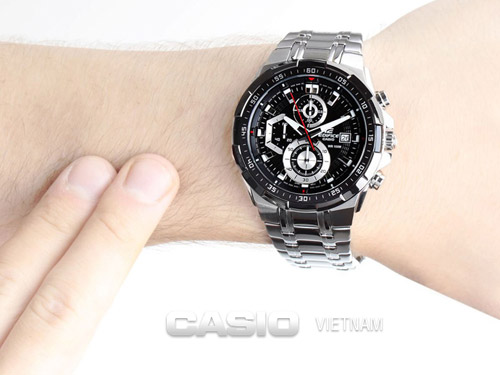 Đồng hồ Casio Edifice EFR-539D-1AVUDF nổi bật trên tay người đeo