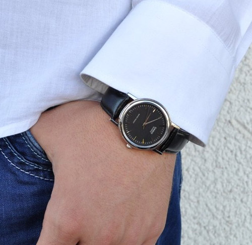 Đồng hồ Casio Vỏ kim loại mạ ánh bạc không gỉ, dây da mềm mại